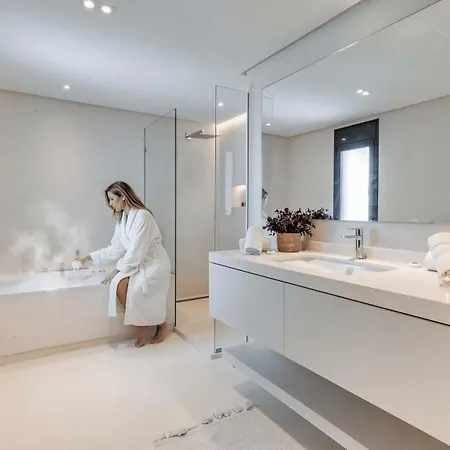 Vacation I Sharma, Sea View Villa, Prime Location, Heated Pool, Sauna, Cine & Entertainment Room, Close To The And Puerto Banus *