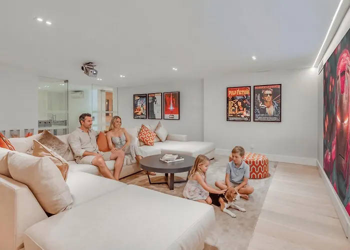 Villa Vacation I Sharma, Sea View Villa, Prime Location, Heated Pool, Sauna, Cine & Entertainment Room, Close To The