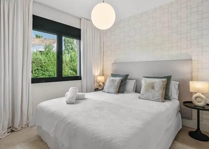 Vacation I Sharma, Sea View Villa, Prime Location, Heated Pool, Sauna, Cine & Entertainment Room, Close To The Marbellac