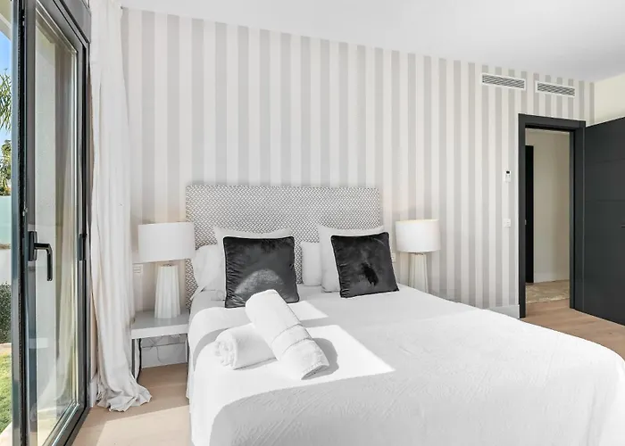 Vacation I Sharma, Sea View Villa, Prime Location, Heated Pool, Sauna, Cine & Entertainment Room, Close To The *