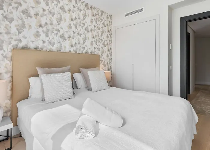 Vacation I Sharma, Sea View Villa, Prime Location, Heated Pool, Sauna, Cine & Entertainment Room, Close To The