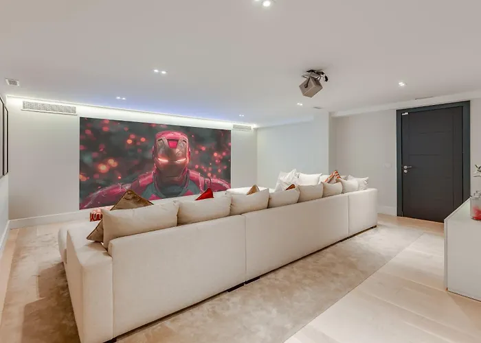 Vacation I Sharma, Sea View Villa, Prime Location, Heated Pool, Sauna, Cine & Entertainment Room, Close To The